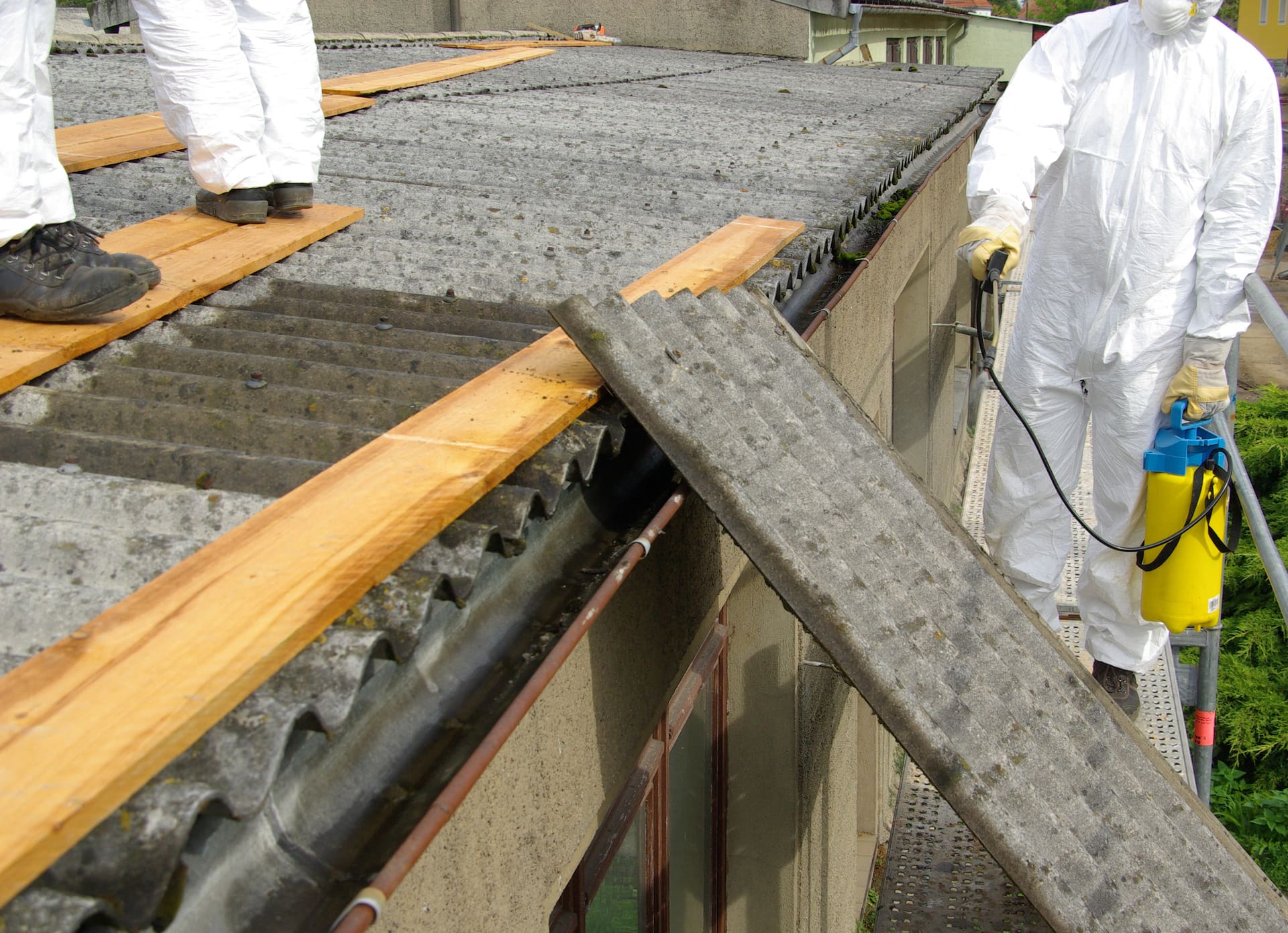 men removing asbestos